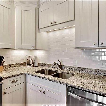 Direct Oceanfront Private Villa Overlooking Pool/Beach - South Forest Beach - Right Next To Coligny Plaza ヒルトンヘッドアイランド エクステリア 写真