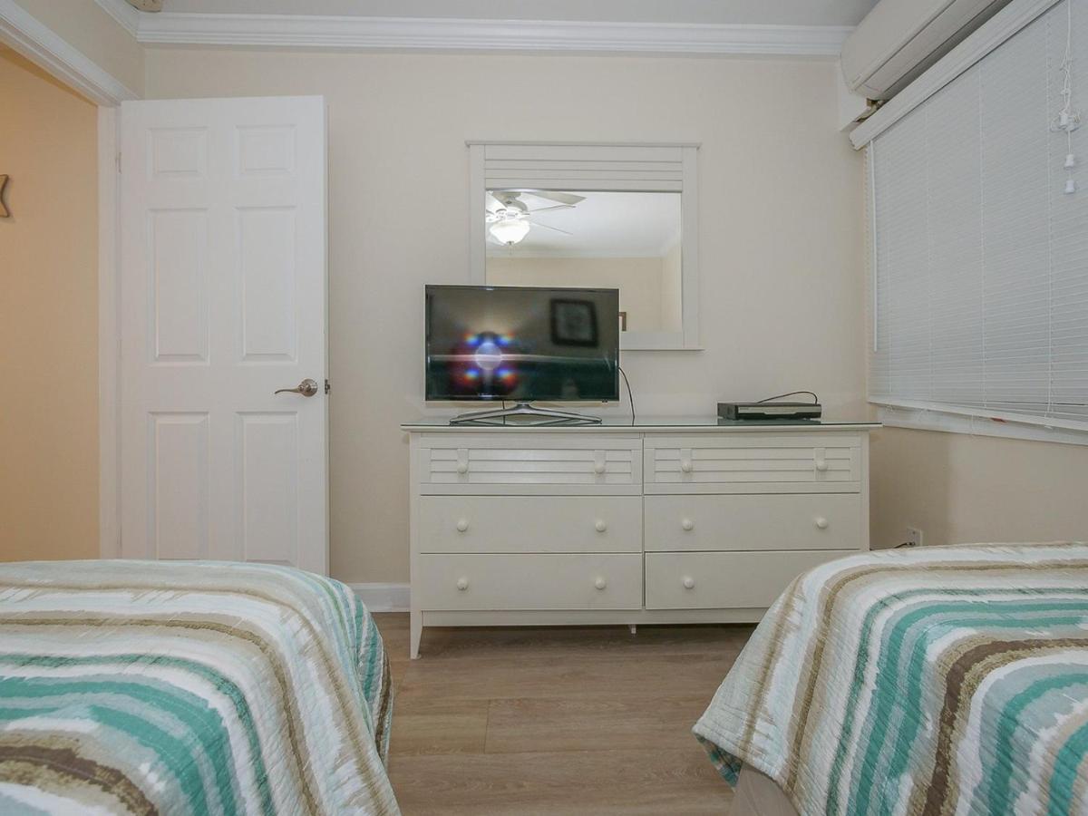 Direct Oceanfront Private Villa Overlooking Pool/Beach - South Forest Beach - Right Next To Coligny Plaza ヒルトンヘッドアイランド エクステリア 写真